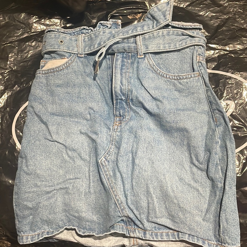 Jean skirt with belt